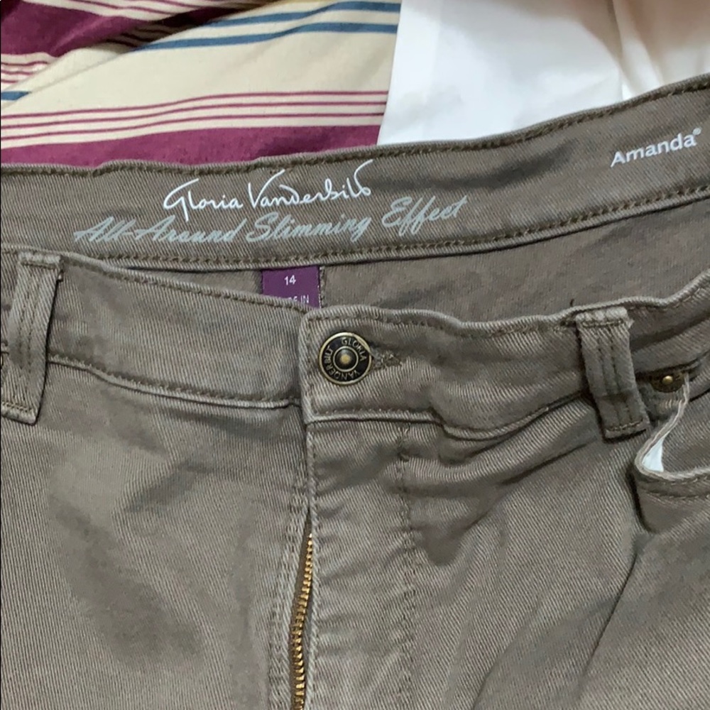Capris - Picture 2 of 3